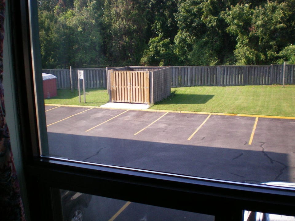 Ausblick auf den Innenhof Super 8 Motel Scarborough