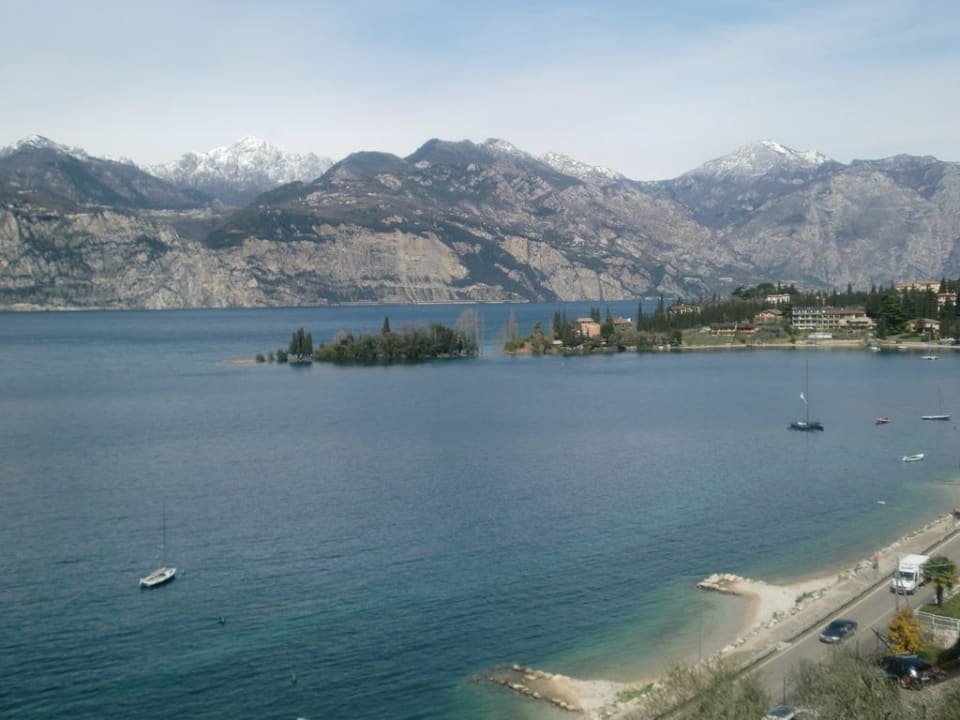 Ausblick Richtung Malcesine und gegenüber Limone Hotel Garni Casa Alessandra