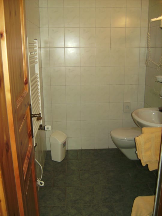 Bad vom Flur aus Seehotel Heidehof