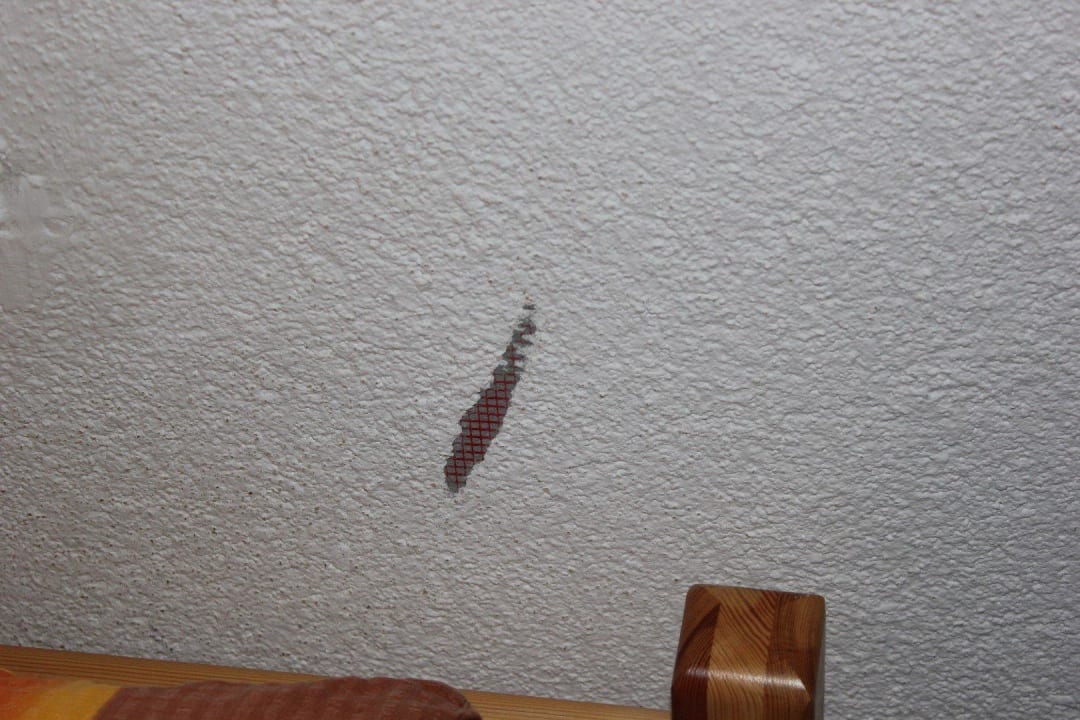 Unschöne, kaputte Wand Pension St. Georg