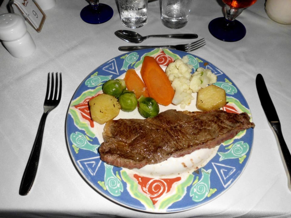 Hauptgericht im Steakhouse Playabachata Hotel