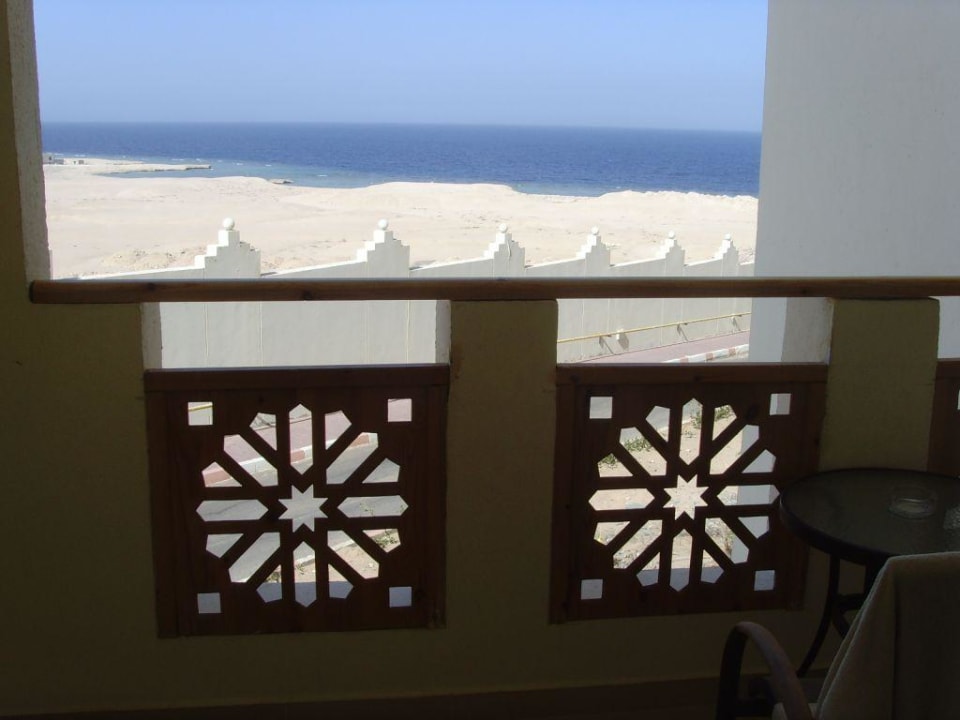 Widok z balkonu Serenity Alpha Beach