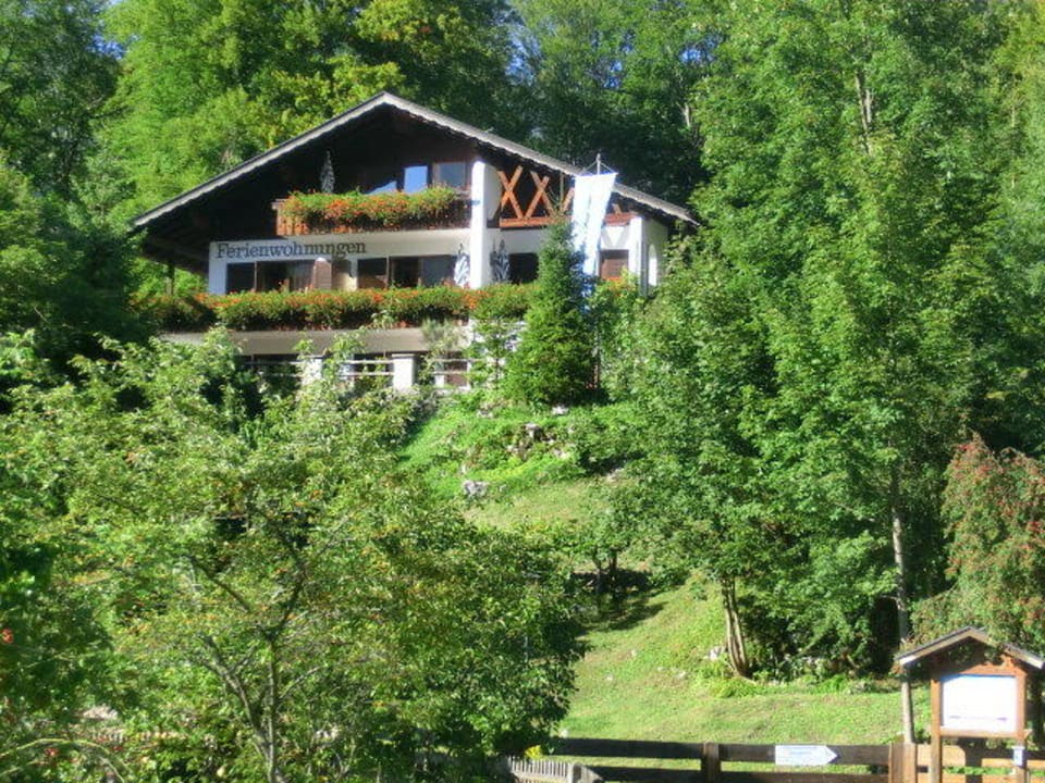 Das Haus von der Straße ausgesehen Haus Waldwinkl