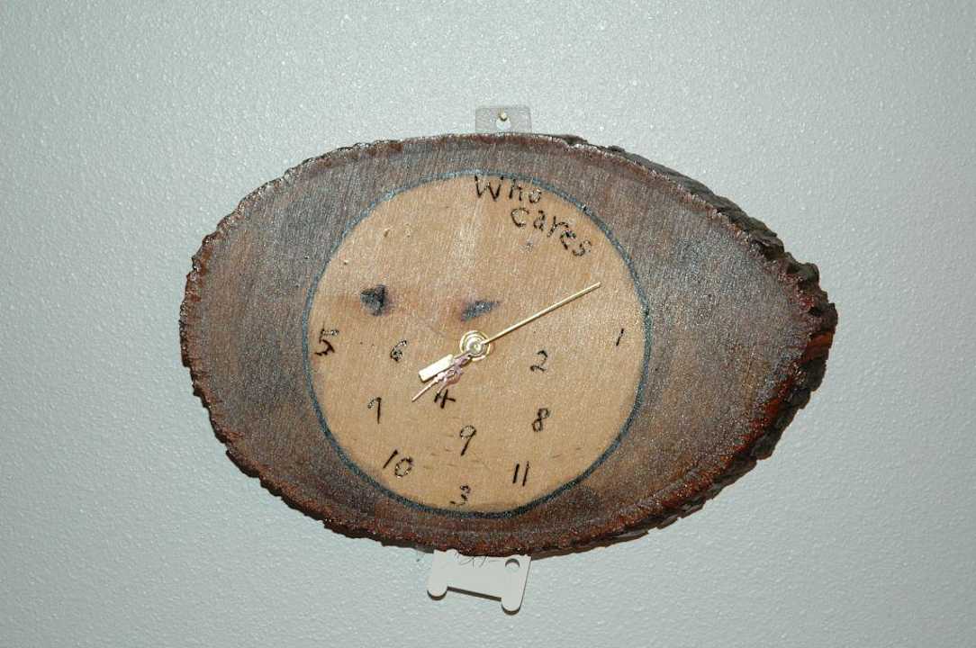 Uhr in unserem Zimmer Bybee's Steppingstone Motel