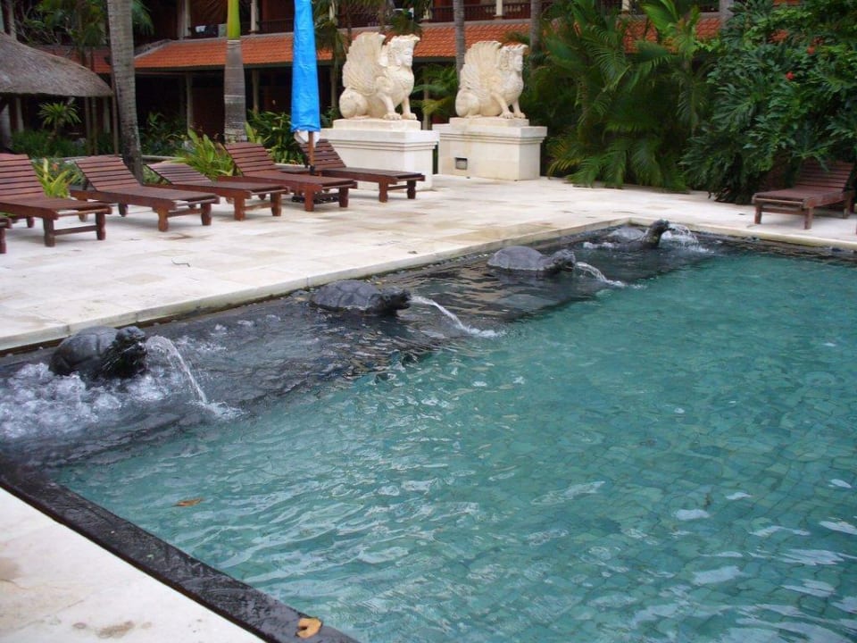 Einer der Hauptpools Puri Santrian