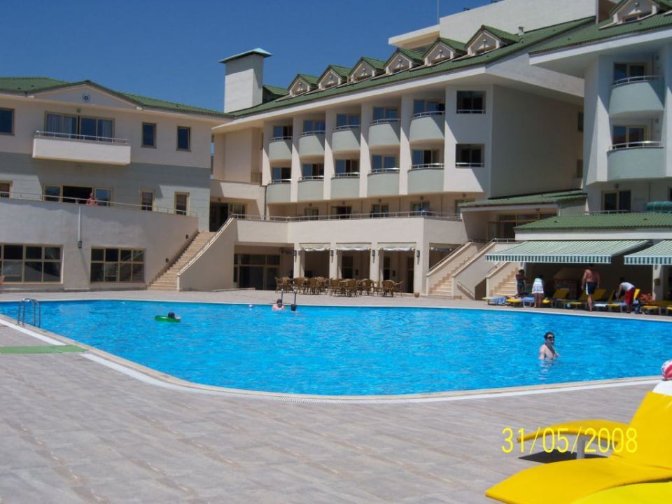 Der Pool Side Breeze Hotel