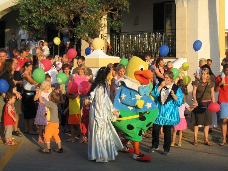 Fiesta Royal - Parade Royal Son Bou Family Club