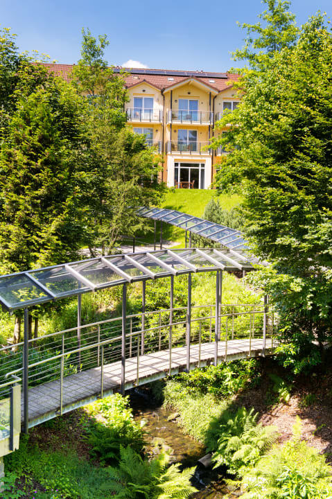 Außenansicht Villa Marburg im Park