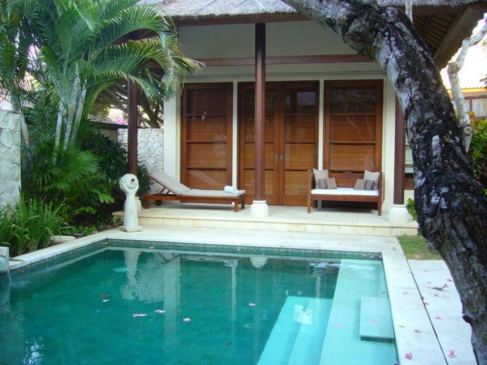 Бассейн на вилле Hotel Karma Jimbaran