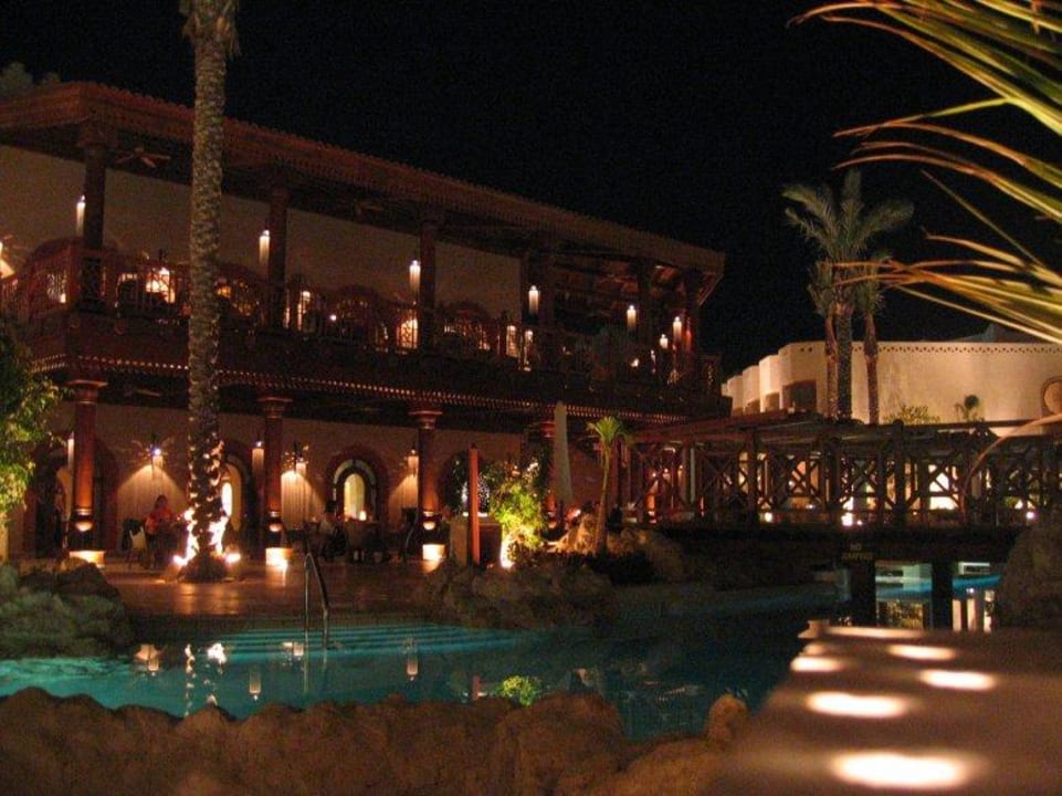 Hauptrestaurants, Terrasse bei Nacht Ghazala Gardens
