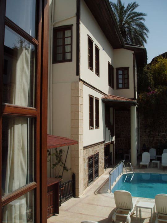 Blick von unserem Zimmer aus zum Pool und Ausgang Dogan Hotel by Prana Hotels & Resorts