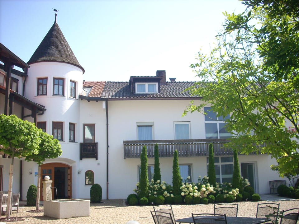 Das ist der Hof mit Eingang ins Hotel Hotel Christiane