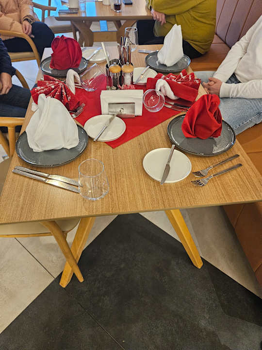 Gastro Jacaranda Luxury Resort