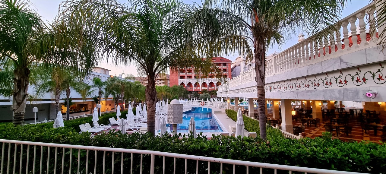 Pool Royal Taj Mahal Hotel