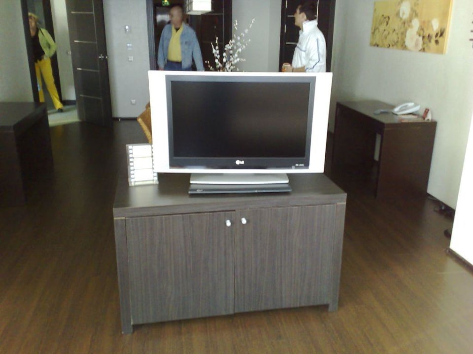 Fernseher der Suite Limak Lara Deluxe Hotel & Resort