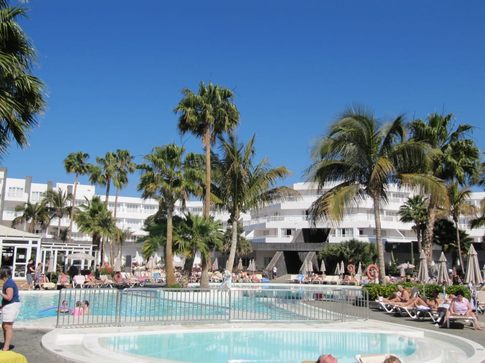 Hintere Poolanlage Hotel Riu Paraiso Lanzarote