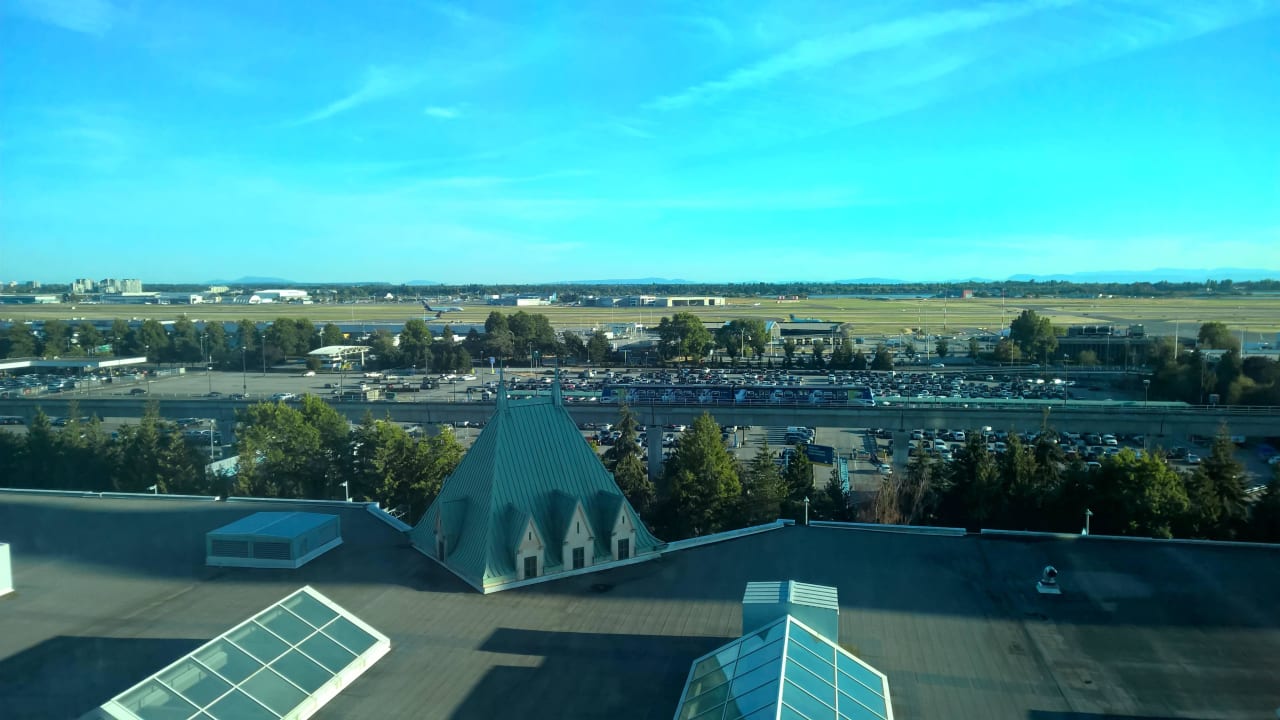 Startbahn und Sky Train (gut getarnt) Fairmont Vancouver Airport