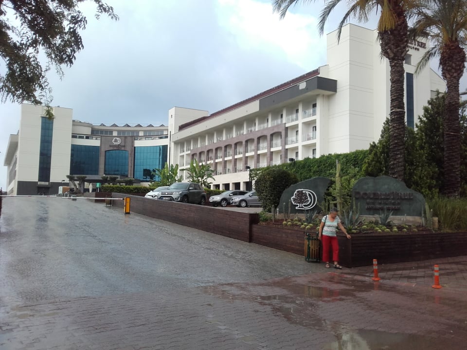 Blick von der Straße DoubleTree by Hilton Antalya-Kemer