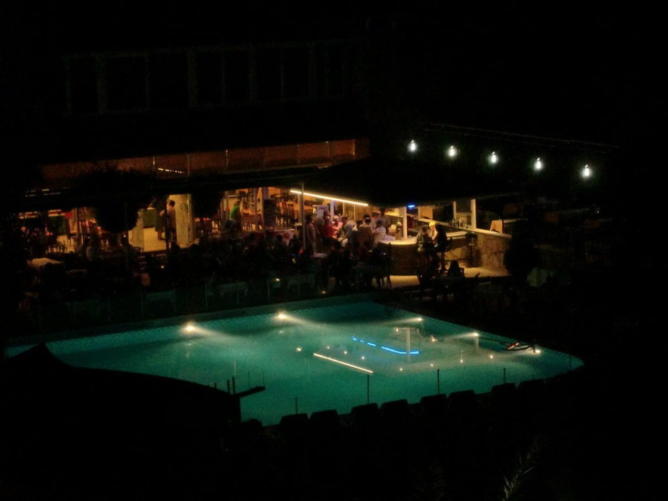 Pool Bar in der Nacht Hotel Gardenia Beach