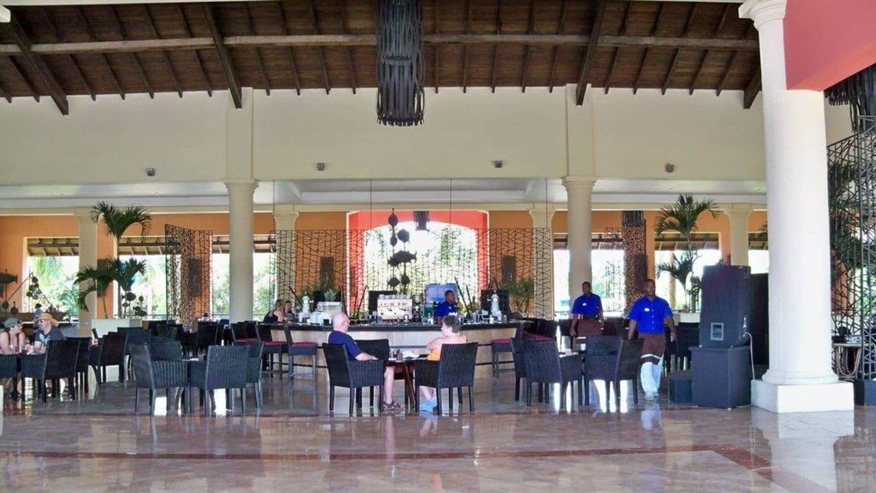 Einzige "richtige" Bar in der Lobby Ocean Blue & Sand