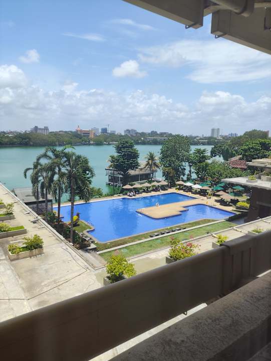 Pool Cinnamon Lakeside Hotel