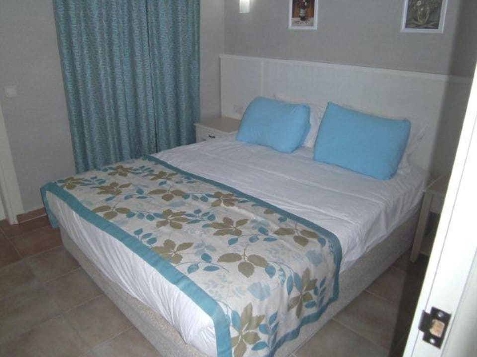 Doppelbett im Familienzimmer Can Garden Beach