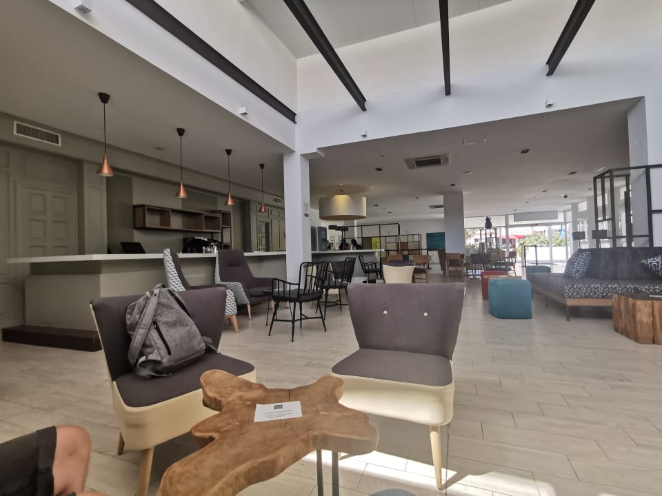 Lobby Grupotel Rocador