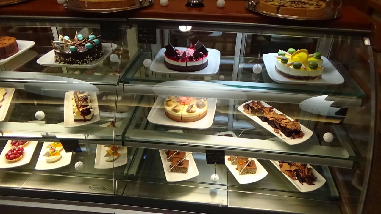 Cafeteria... Gloria Serenity Resort