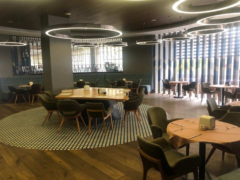 Gastro Saturn Palace Resort Hotel