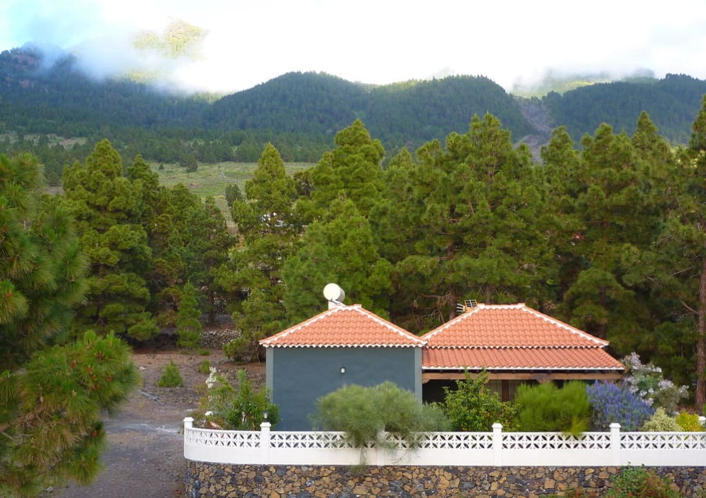 Blick von der Dachterrasse auf das Nachbarhaus Hotel Casitas Palmeras