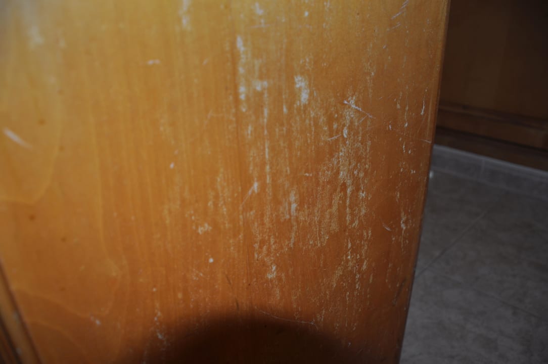 Beschädigte Tür -Bad Hotel Coronado Thalasso & Spa