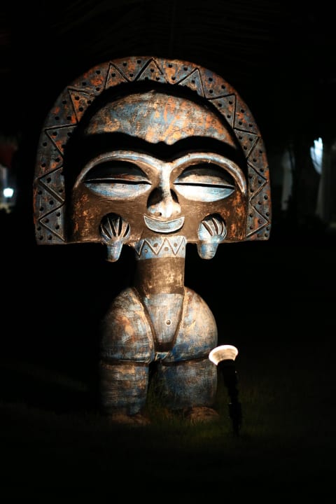 Figuren in der Außenanlage TRS Turquesa Hotel - Adults only