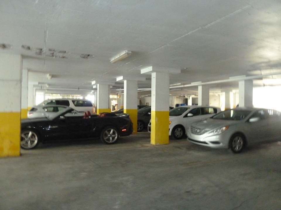 Parkhaus The Reach Key West, Curio Collection by Hilton