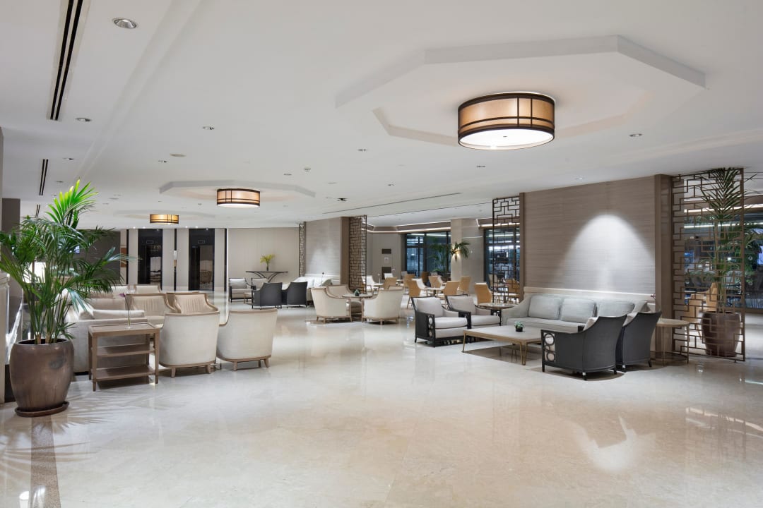 Lobby Mirage Park Resort