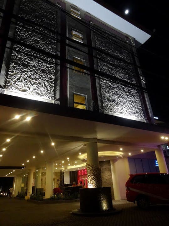 Main entrance Favehotel Umalas