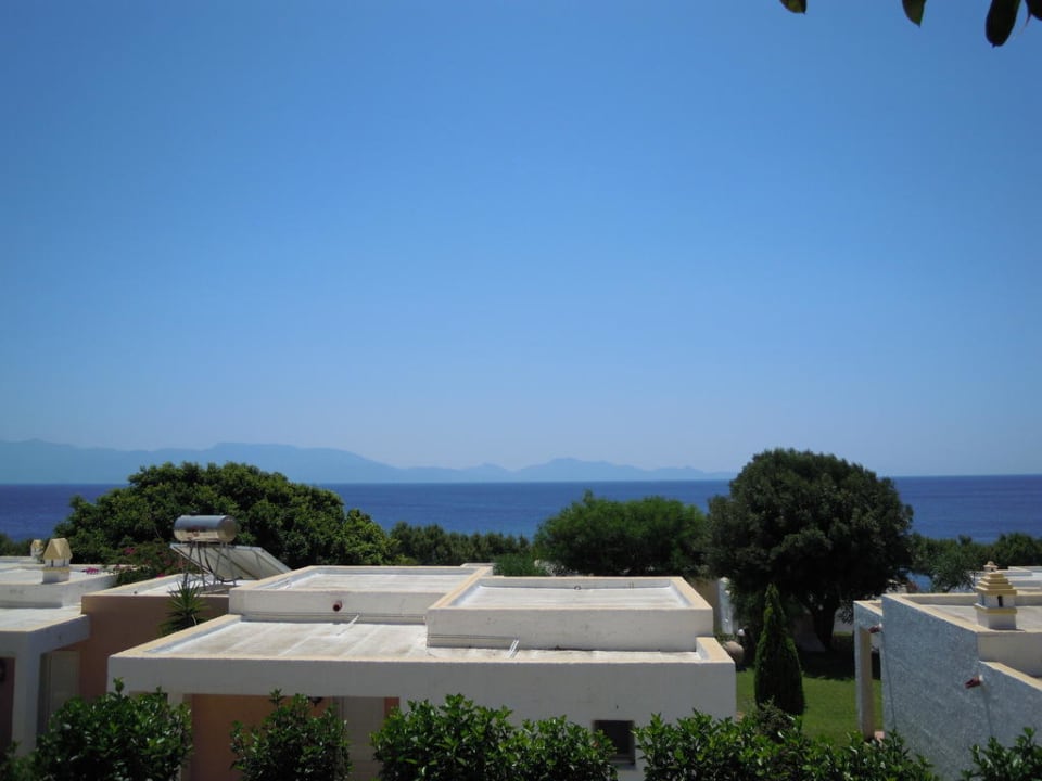 Ausblick aus unserem Zimmer Dimitra Beach Hotel & Suites