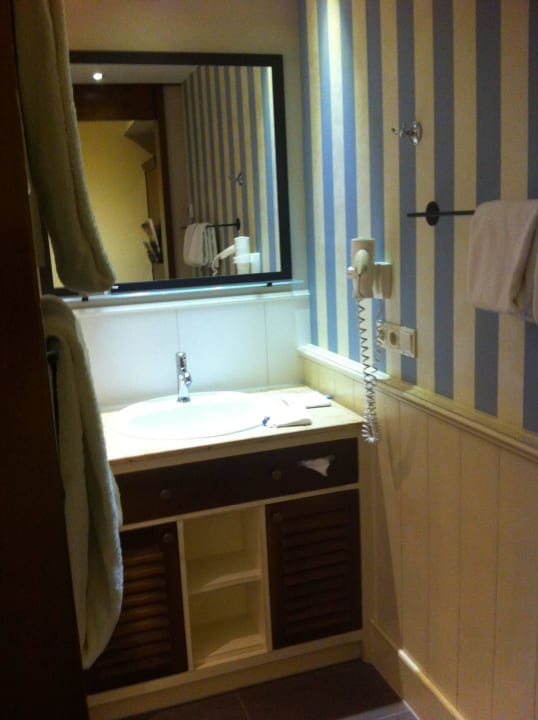 Blick zum Waschbecken  Hotel Bell Rock Europa-Park