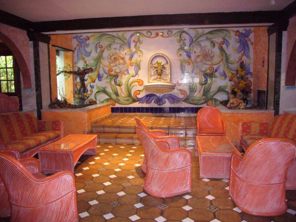 Ein von mehreren Sitzecken bei der Bar Park Club Europe