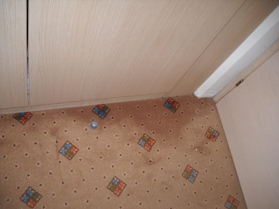 Undefinierbarer Fleck im Teppich Kresten Palace Hotel