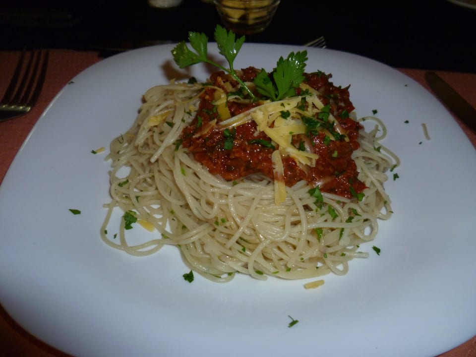 3. Gang: Spagetti mit Thunfisch-Bolognese Aruba-Mara Camp