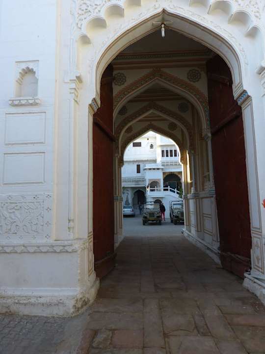 Richtung Dorf Hotel Nimaj Palace