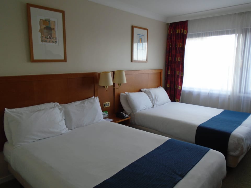 Doppelzimmer mit 2 Queen-Size-Betten Holiday inn express Edinburgh City West