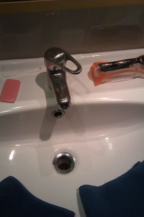 Waschbecken beim Einzug Hotel African Queen