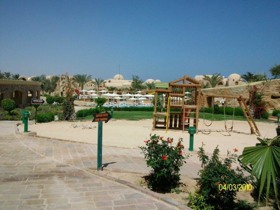 Spielplatz und Pool Utopia Beach Club