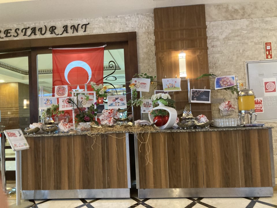 Lobby Crystal Family Comfort Collection