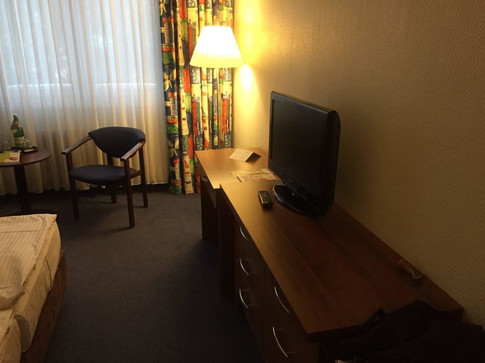 Blick vom Zimmereingang AHORN Seehotel Templin