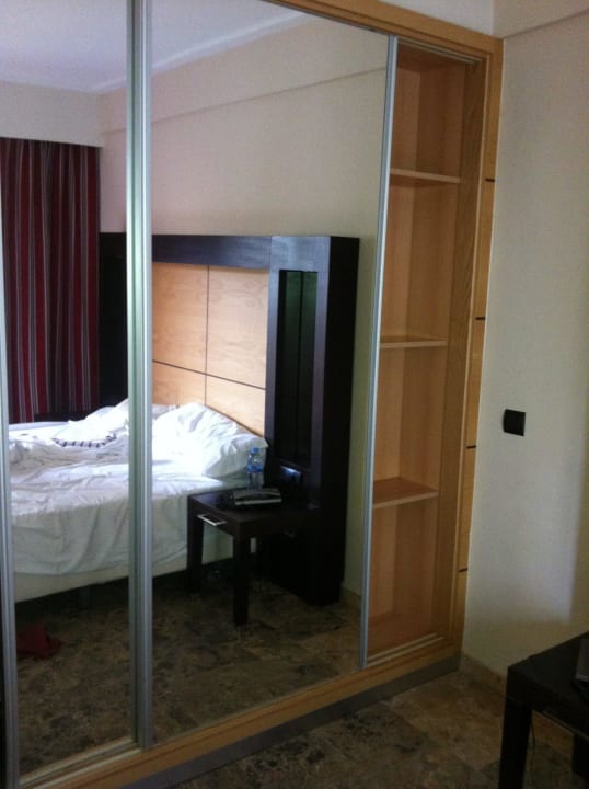 Man beachte die Schranktiefe MLL Mediterranean Bay - Adults only