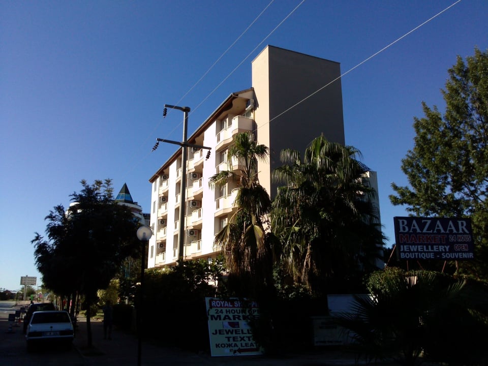 Das Nebengebäude des Royal Garden Hotel Royal Garden Beach