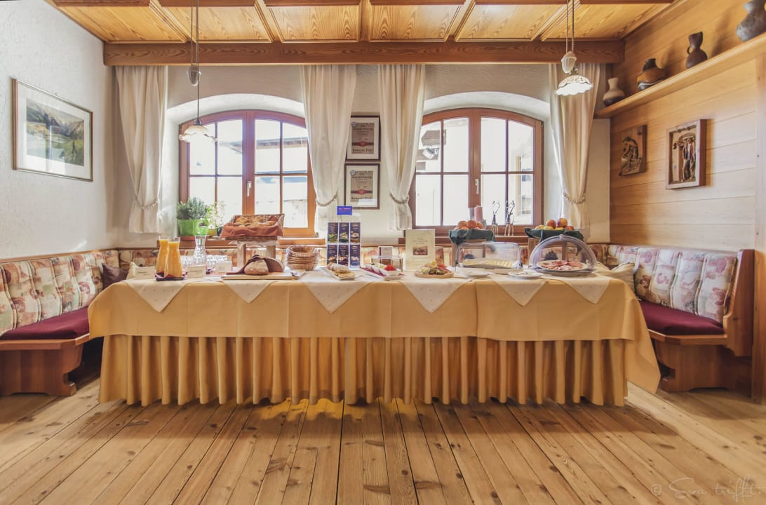Frühstücksbuffet Hohe Burg Alpengasthof Hohe Burg Alpengasthof