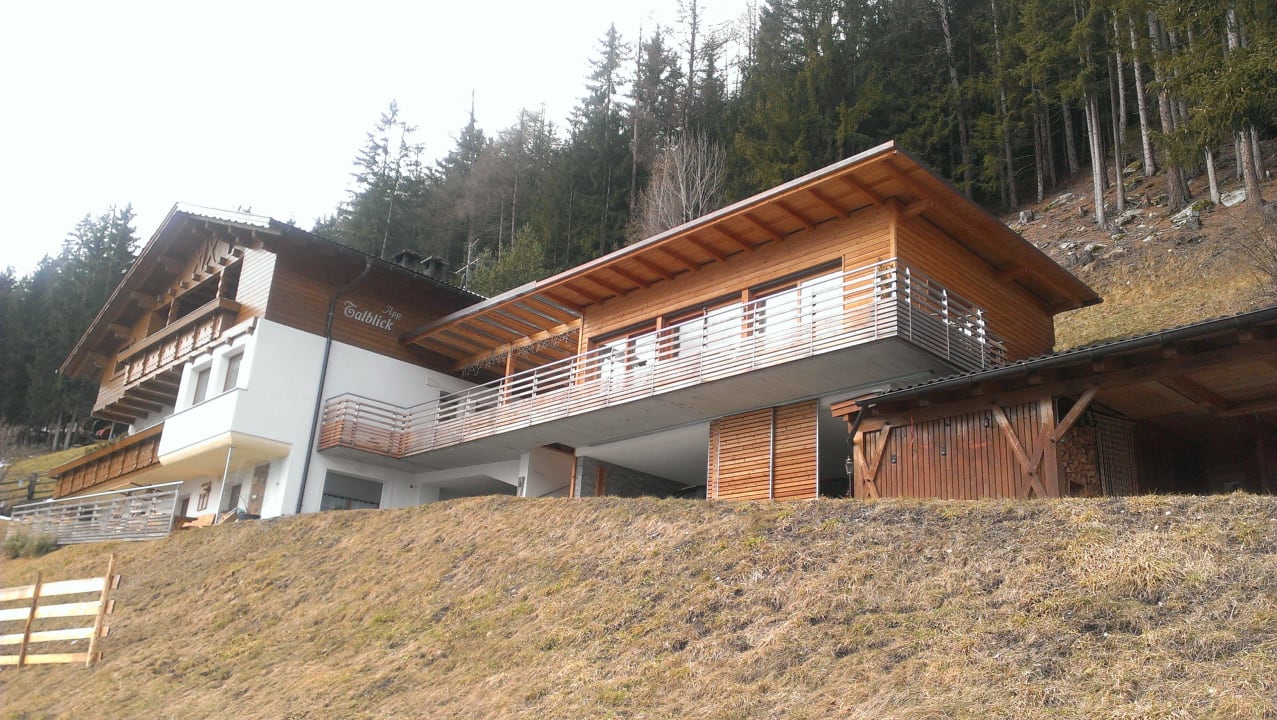 Hier "schwebt" das Appartment über das Ahrntal... Apart-Chalet Talblick